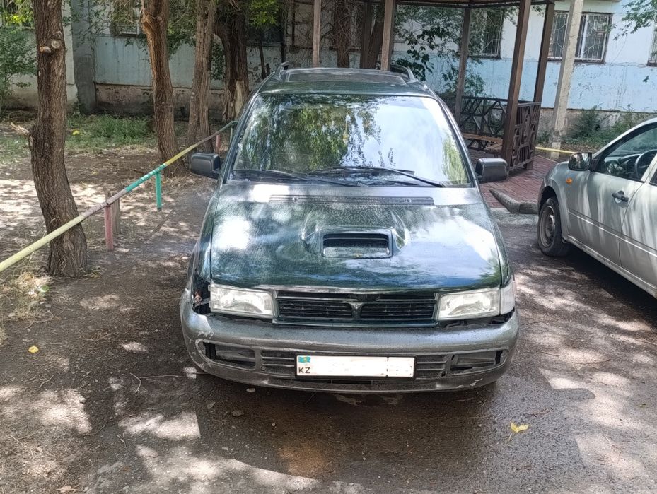 Продам mitsubishi space runner.