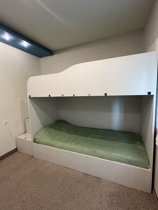 Двуетажно легло + шкафчета + матрак