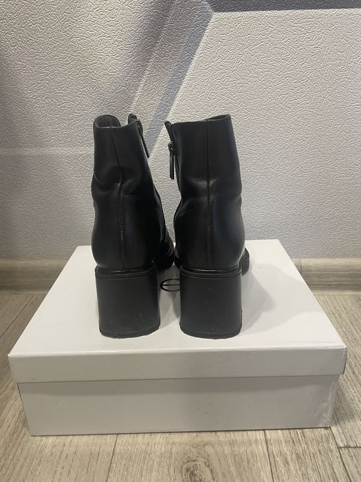 Продам Ботинки женские