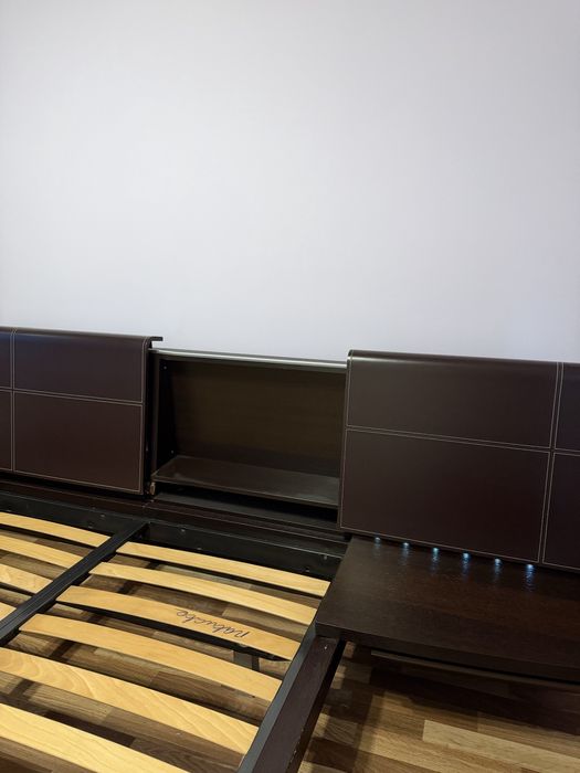 Спальный кровать