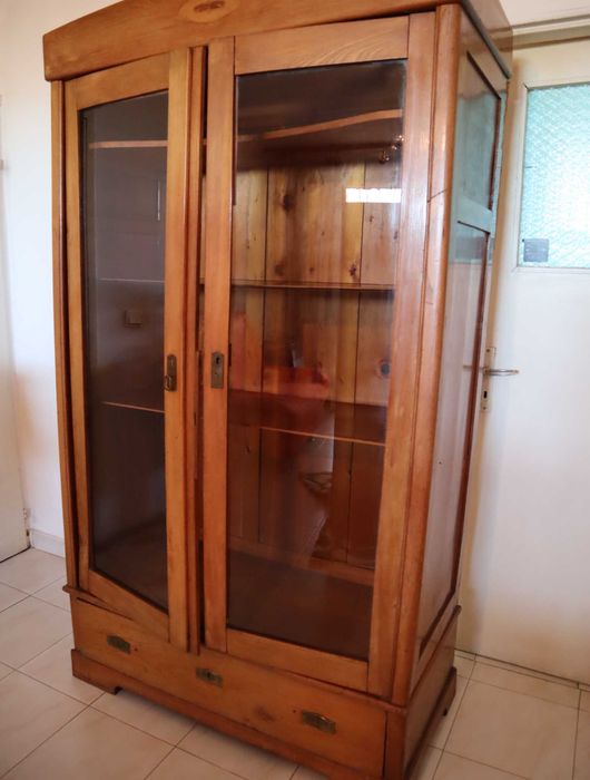 Антикварен бюфет от 1938 г.