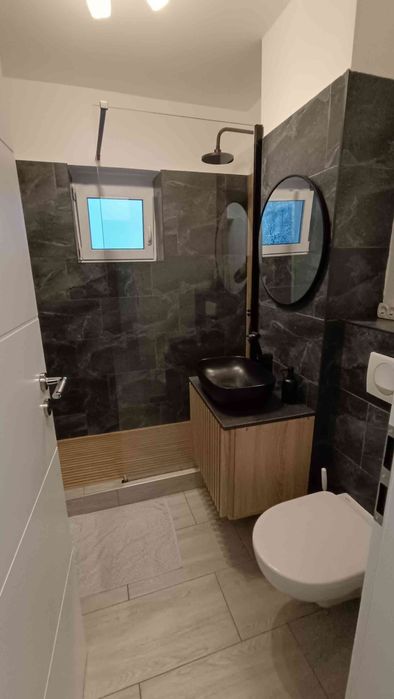 Apartament cu 2 camere , decomandat de închiriat pe termen lung