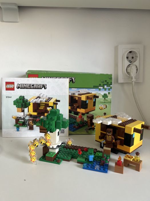 Lego Minecraft Bee