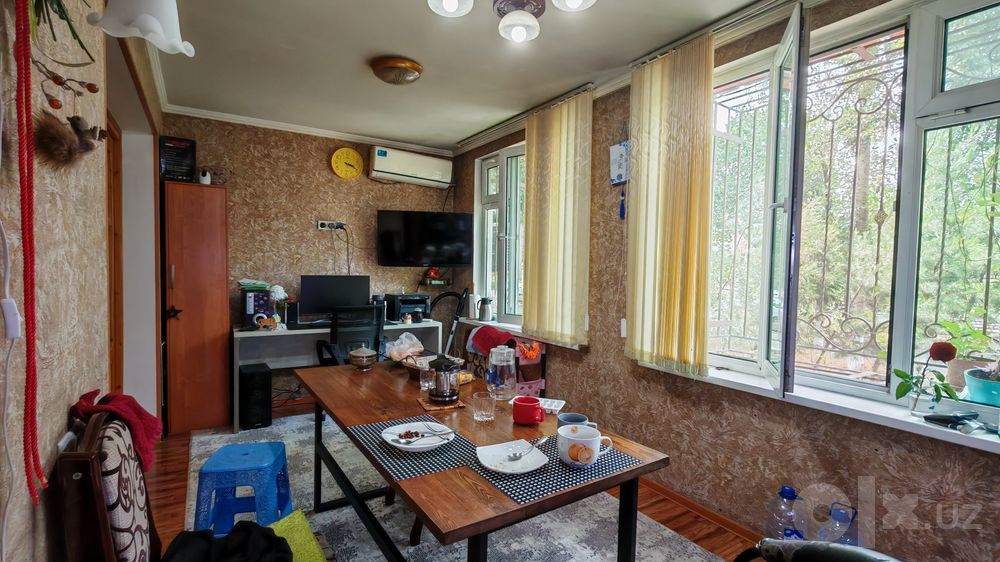 Продается квартира Юнусабад 18 квартал, 2/1/4. Своя