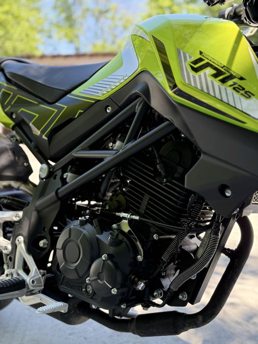 Motocileta Benelli 125 TNT
