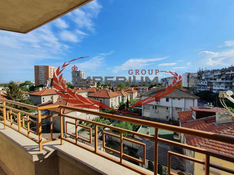 Двустаен обзаведен апартамент  с ПАРКОМЯСТО под наем в района на кв.