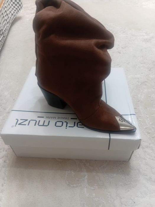 Продаются сапоги новые