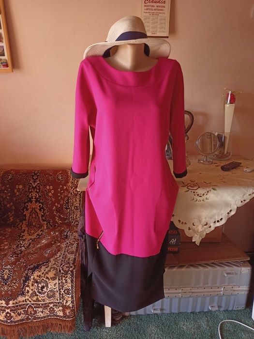 Rochie elegantă roz intens cu negru