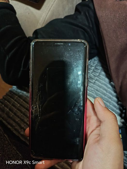 Продам самсунг с9+