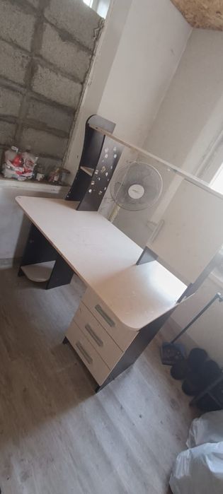 Продам стол компьютерный