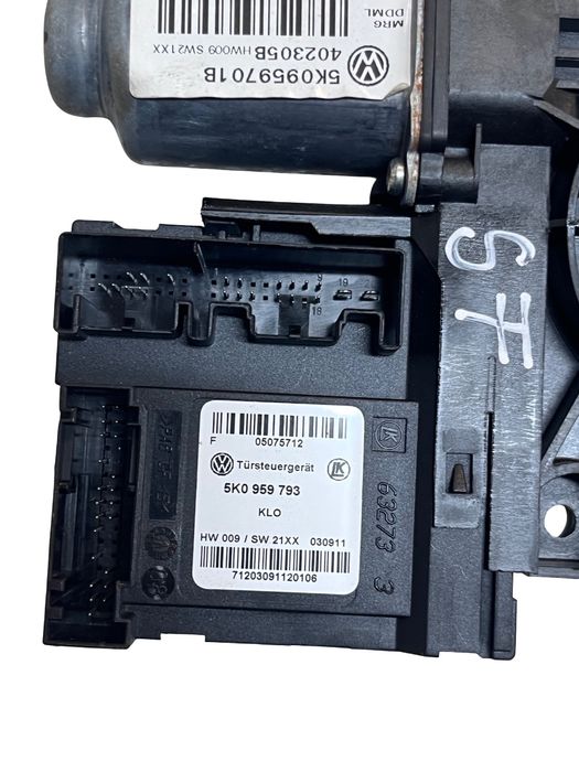 Motoras Geam Stanga Fata Volkswagen Golf Vi 5K1 2008 - 2013 5K0959793