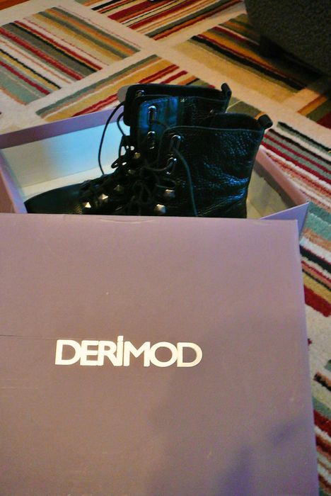 Нови, необувани, дамски боти. Естествена кожа.