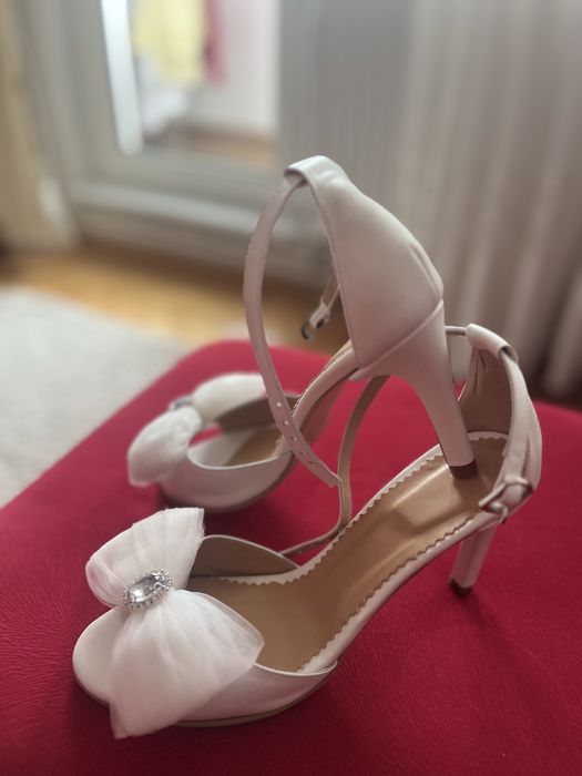 Sandale de piele albe de mireasa