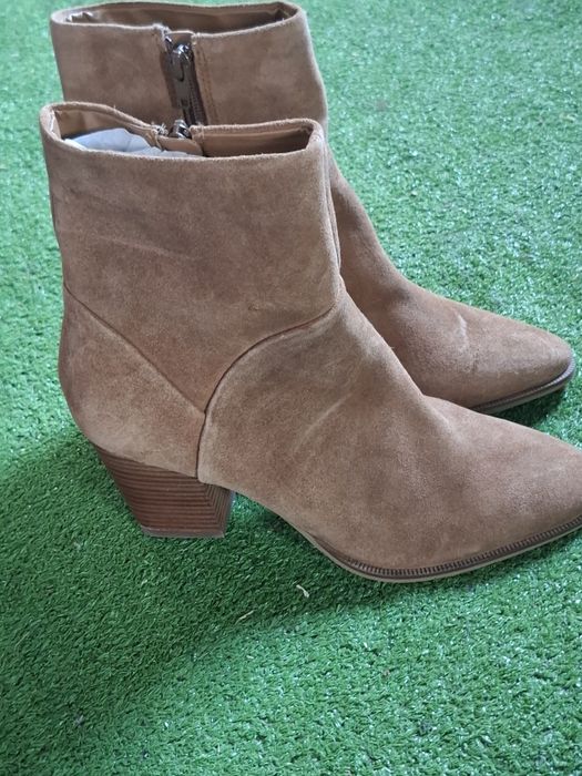 Botine din piele întoarsă maro deschis