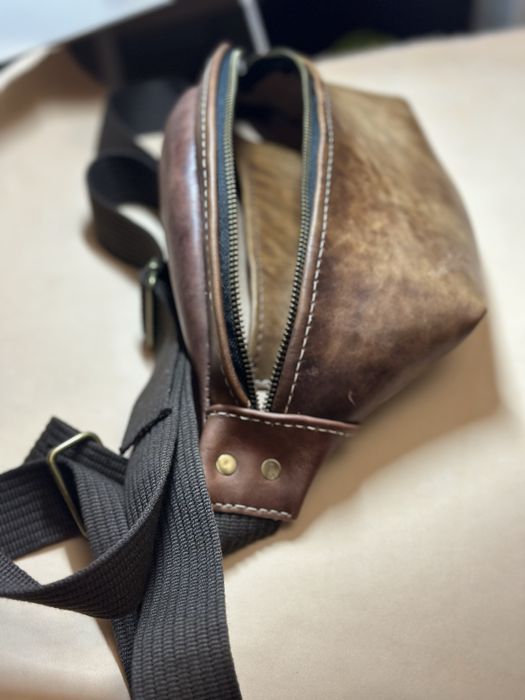 Кожаная сумка - бананка