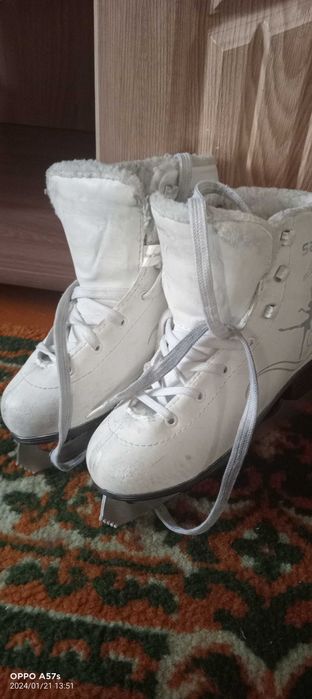 Продам коньки фигурные детские