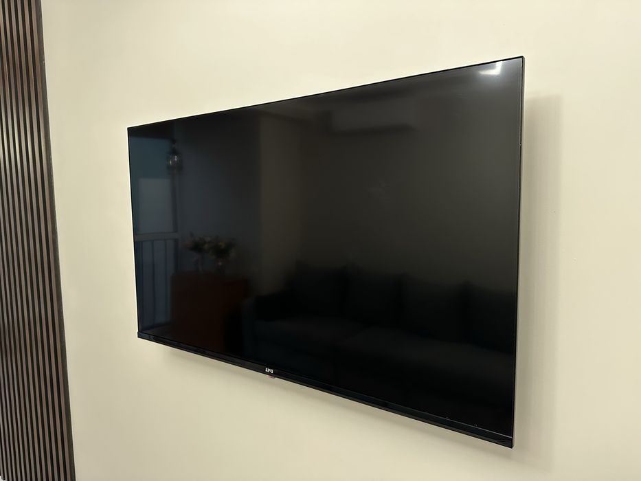 Телевизор  черный  LVG