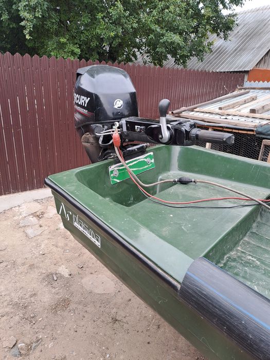 Vând schimb motor Mercury 40 cp