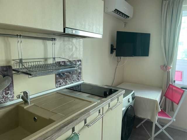 Дава се под наем Едностаен апартамент в Варна, Общината - 30 кв.м за 382.5 € - Снимка #1