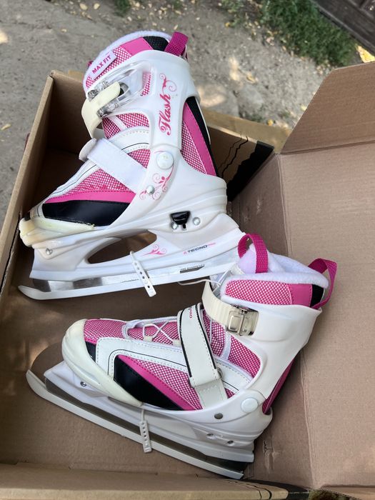 Patine de hochei pe gheata pentru fete!