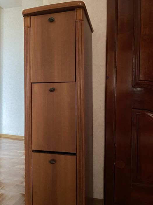 Продам Шкаф с зеркалом