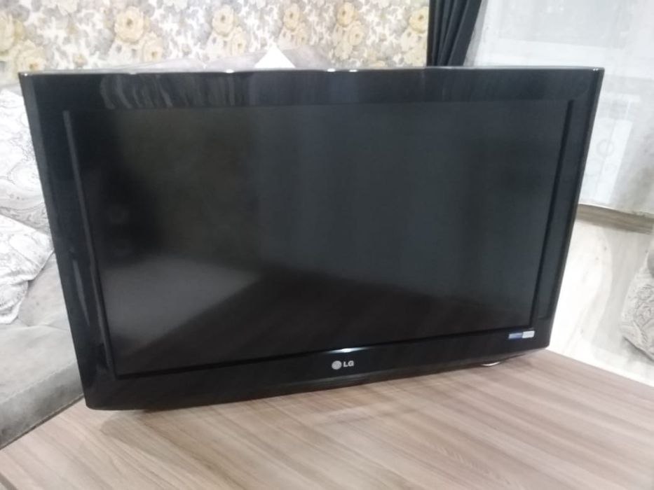Телевизор LG 81 см. 32 диагональ.