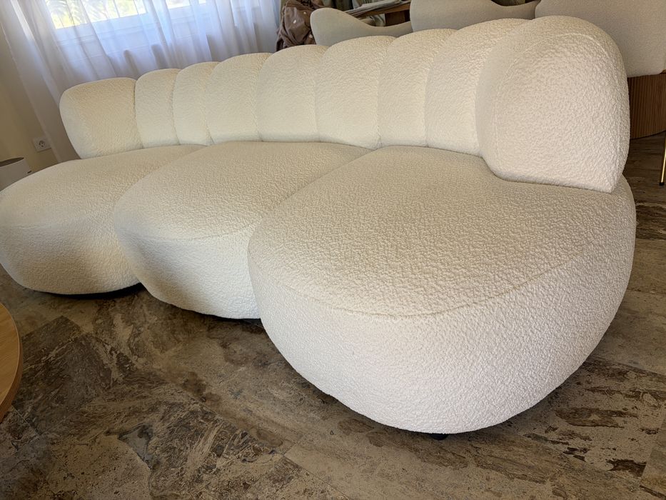 Canapea boucle alba