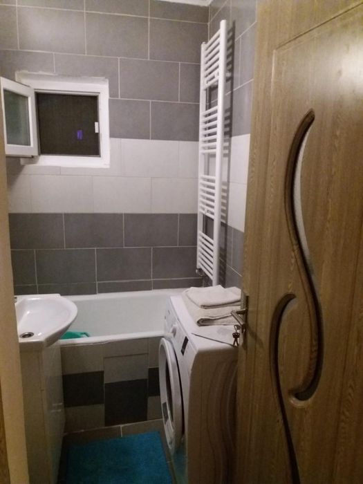 Vând garsonieră Brădet etaj 3