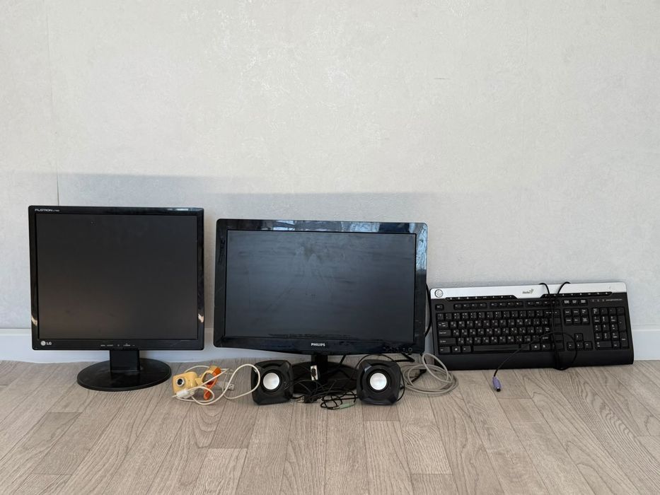 Продаются 2 рабочих монитора за 3000 т. С разъемом VGA