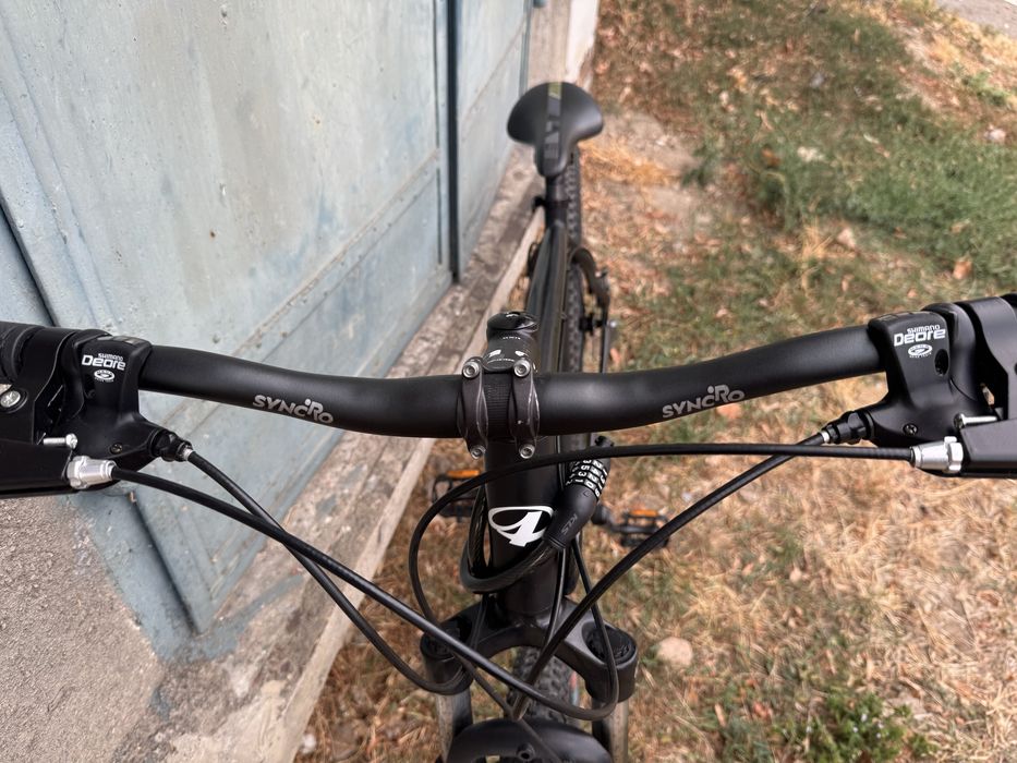Bicicleta MTB neagra