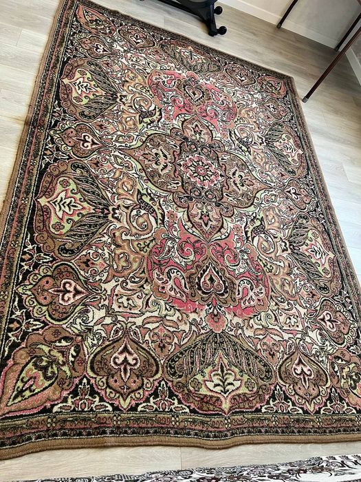 Продаётся ковер.