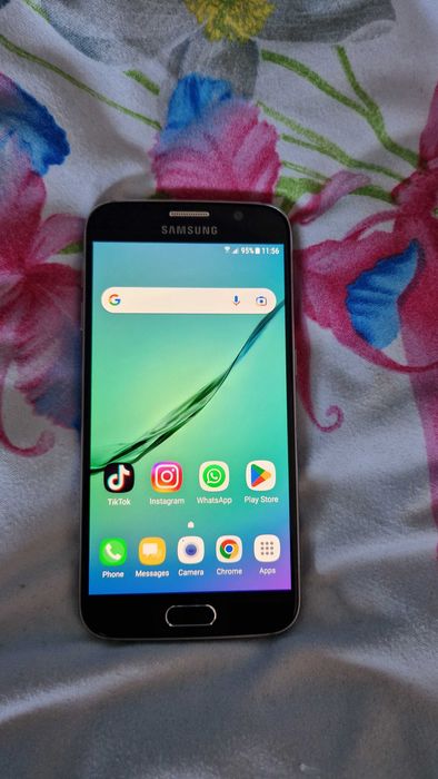 Vand Telefon Samsung S6 cu 4G/LTE 3GB RAM 32GB !! Liber Retea !! 250lei