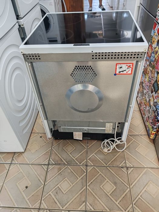 Свободно стояща печка с керамичен плот Voss Electrolux  с две години гаранция!