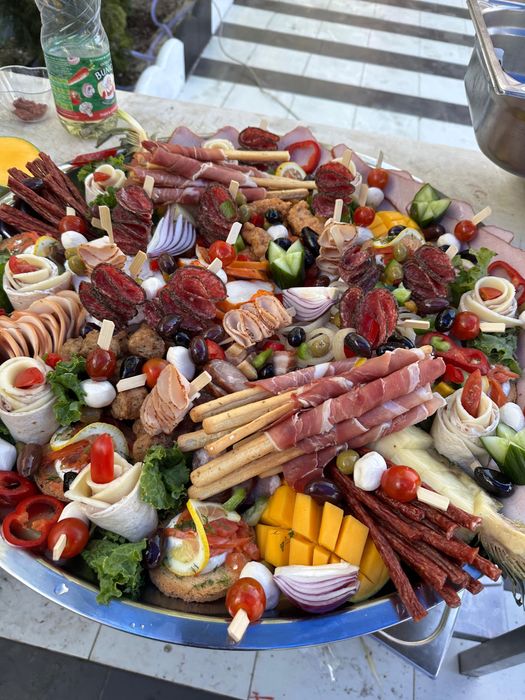 Organizam evenimente private catering la domiciliu clientilui