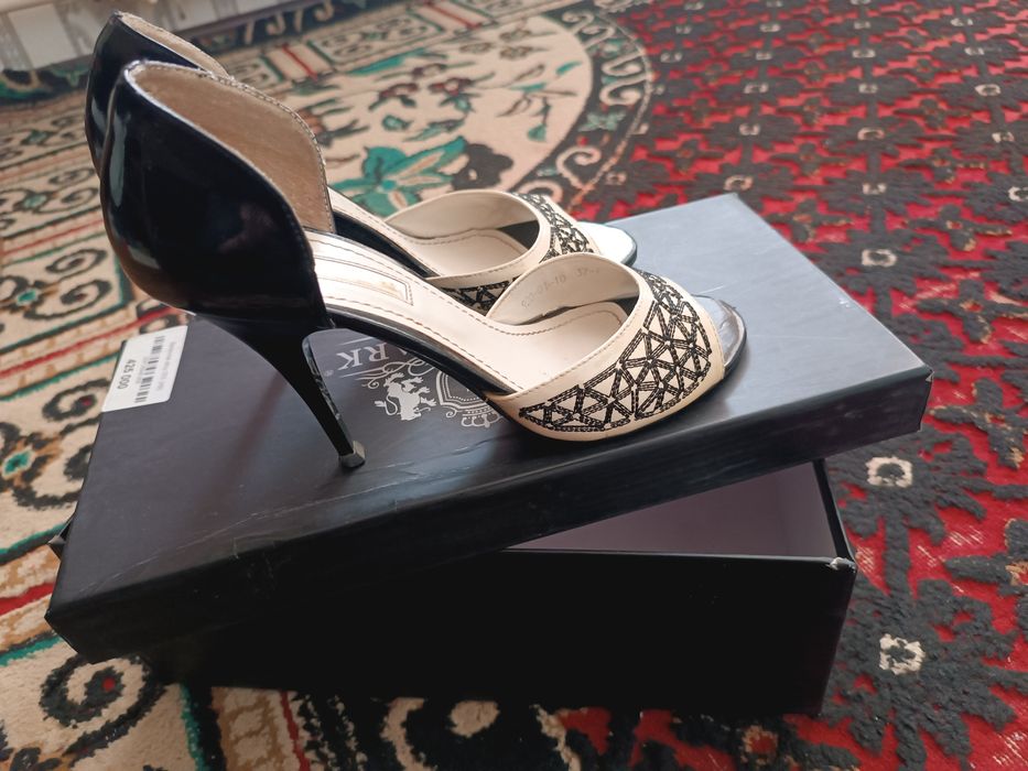 Женский туфли нарядний