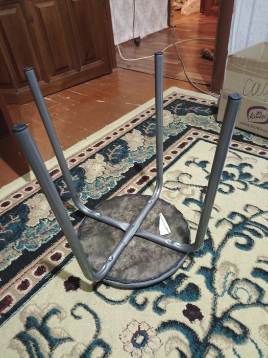 Продам 2 стула и столик