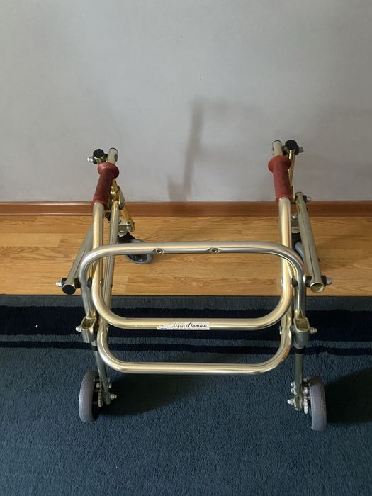 Детский инвалидный ходунок