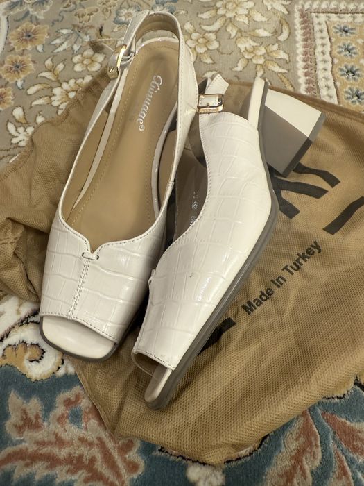 Босоножки кожаные новые