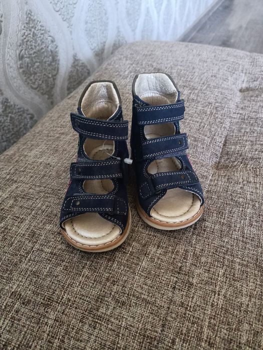 Продам сандали детские кожаные