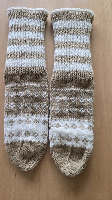 Вълнени чорапи ръчно плетени
