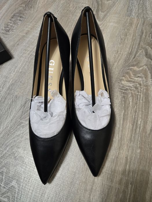 Дамски обувки GUESS 38 ном