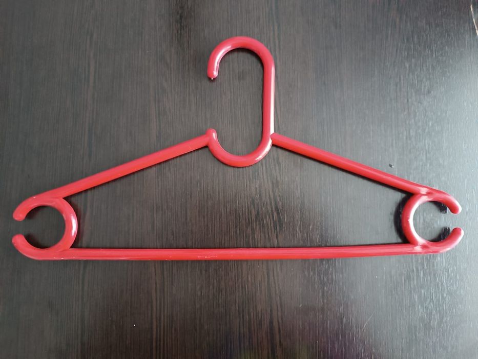 Плечики вешалки пластиковые