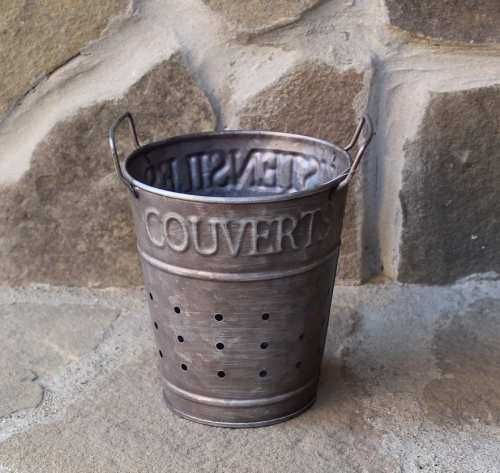 Метален съд за прибори