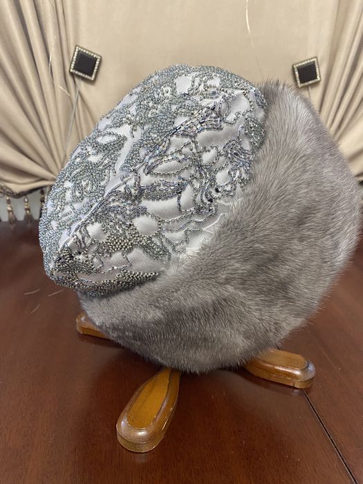 Зимняя женская шапка