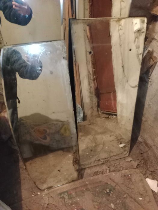 Продам зеркала разные состояние хорошее  адрес 6 мкр(кунаева)