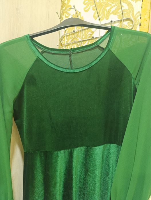 Платья на выход очень красивый фасон. Салидно аристократичный