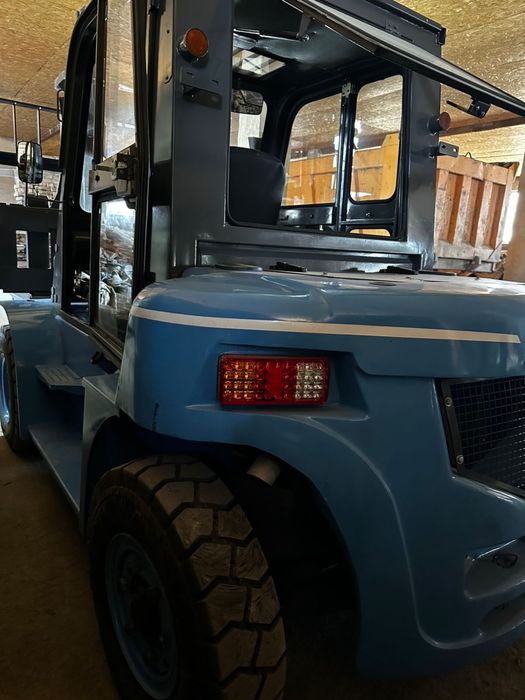 Погрузчик вилочный (Кара)