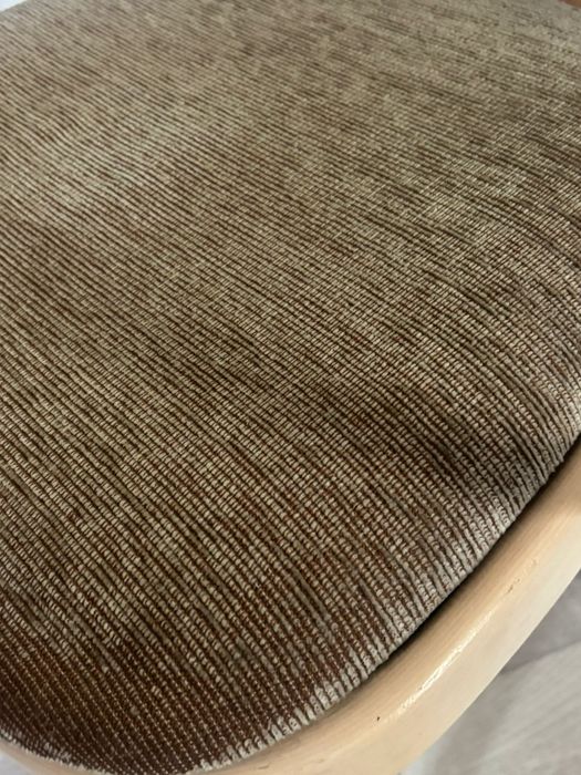 Продам 4 стула кресла, 2 мягких стула