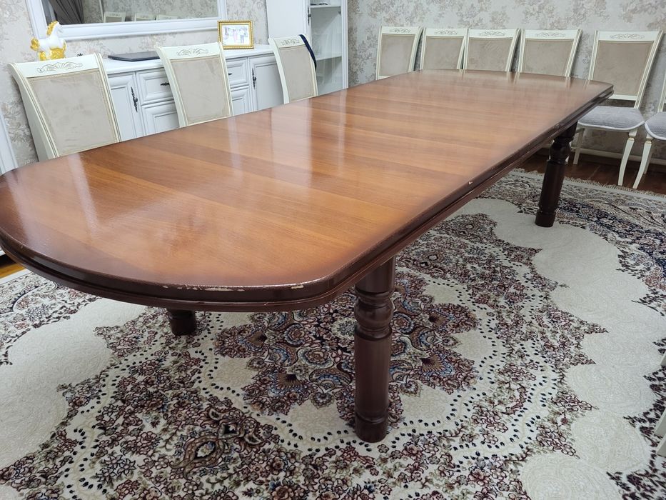 Стол с стульями для зала