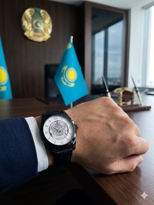 Часы с гербом Казахстана
